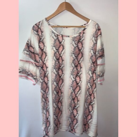 Super soft snake print top - Picture 2 of 5